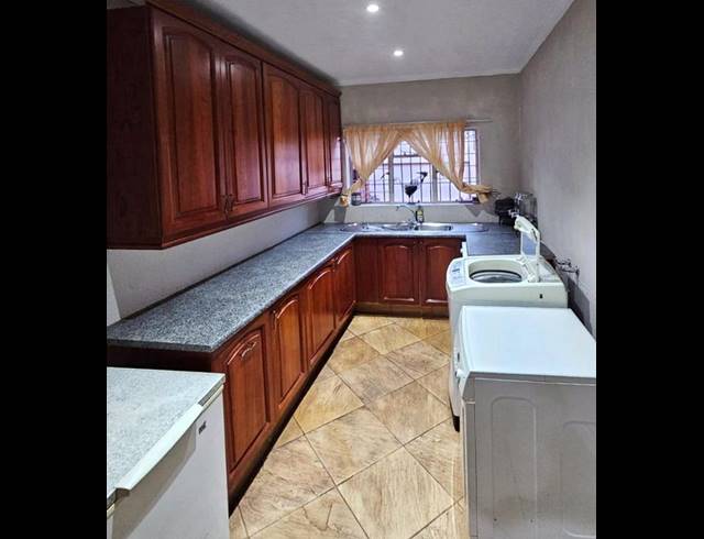 4 BEDROOM HOUSE FOR SALE IN NOORDHEUWEL